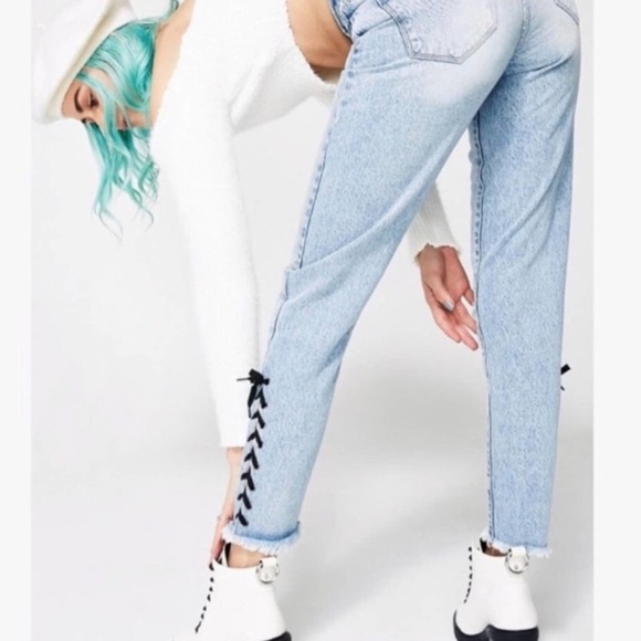 BLANK NYC High Rise Tapered Lace Up Raw Hem Jean - Picture 5 of 8